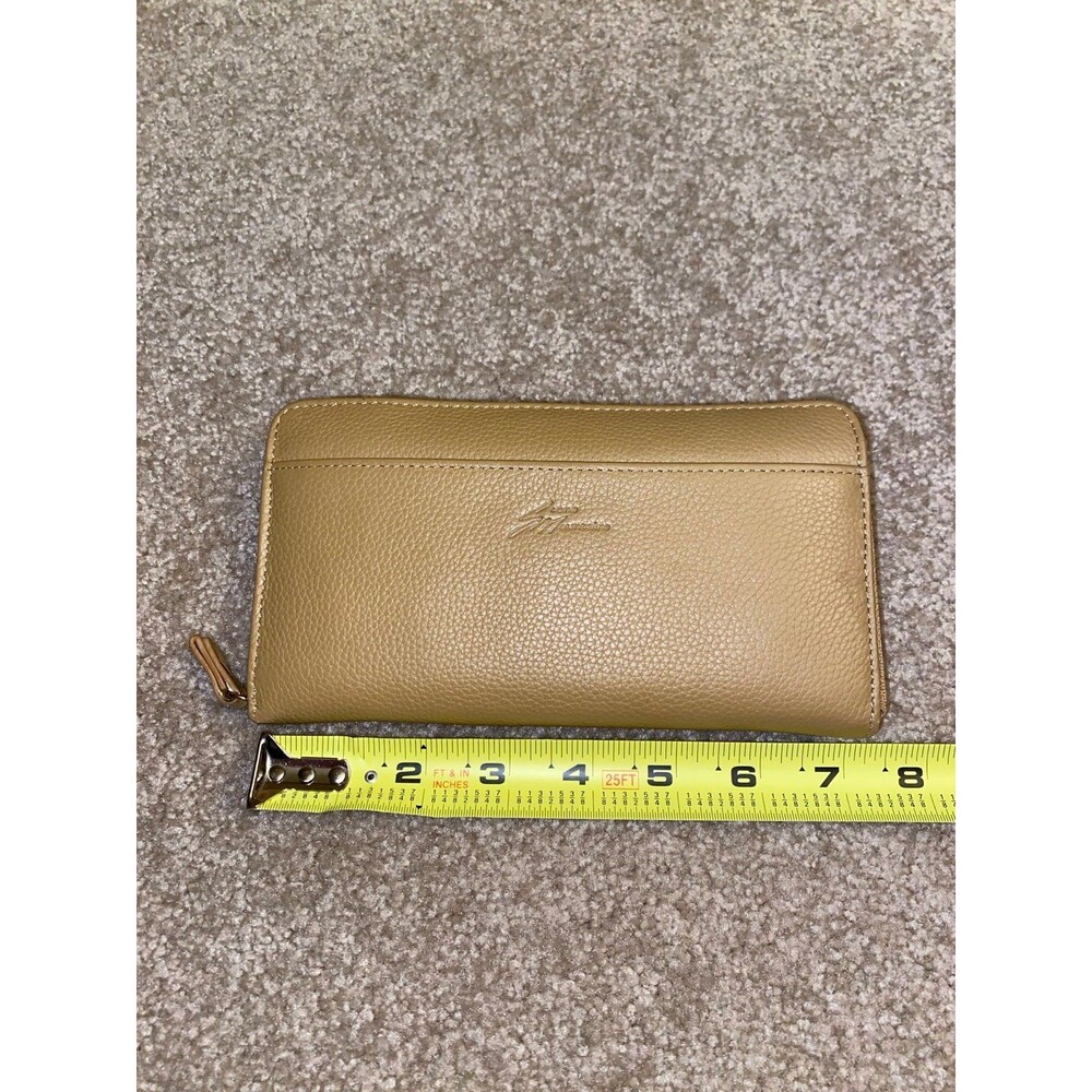 Stone Mountain Pebble Grain Leather Wallet NWOT